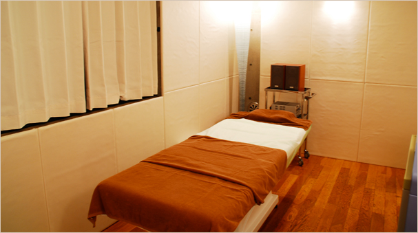 白を貴重としたアットホームな雰囲気の店内